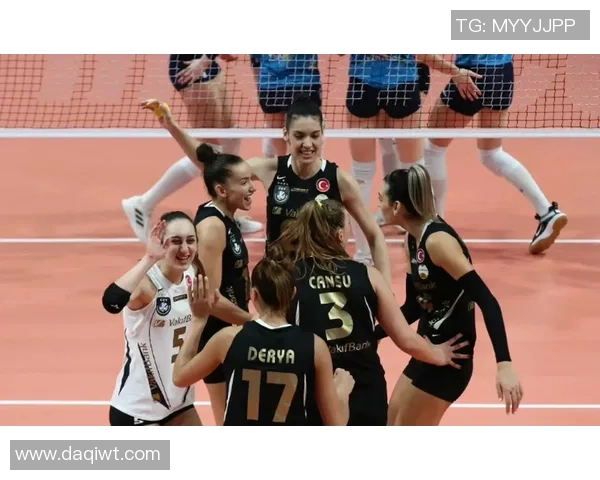 瓦基弗女排迎战布尔萨队争夺土超联赛冠军宝座的激烈对决